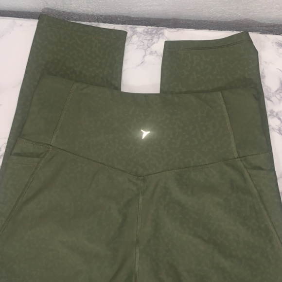 OLD NAVY GO DRY LEGGING - Picture 4 of 8